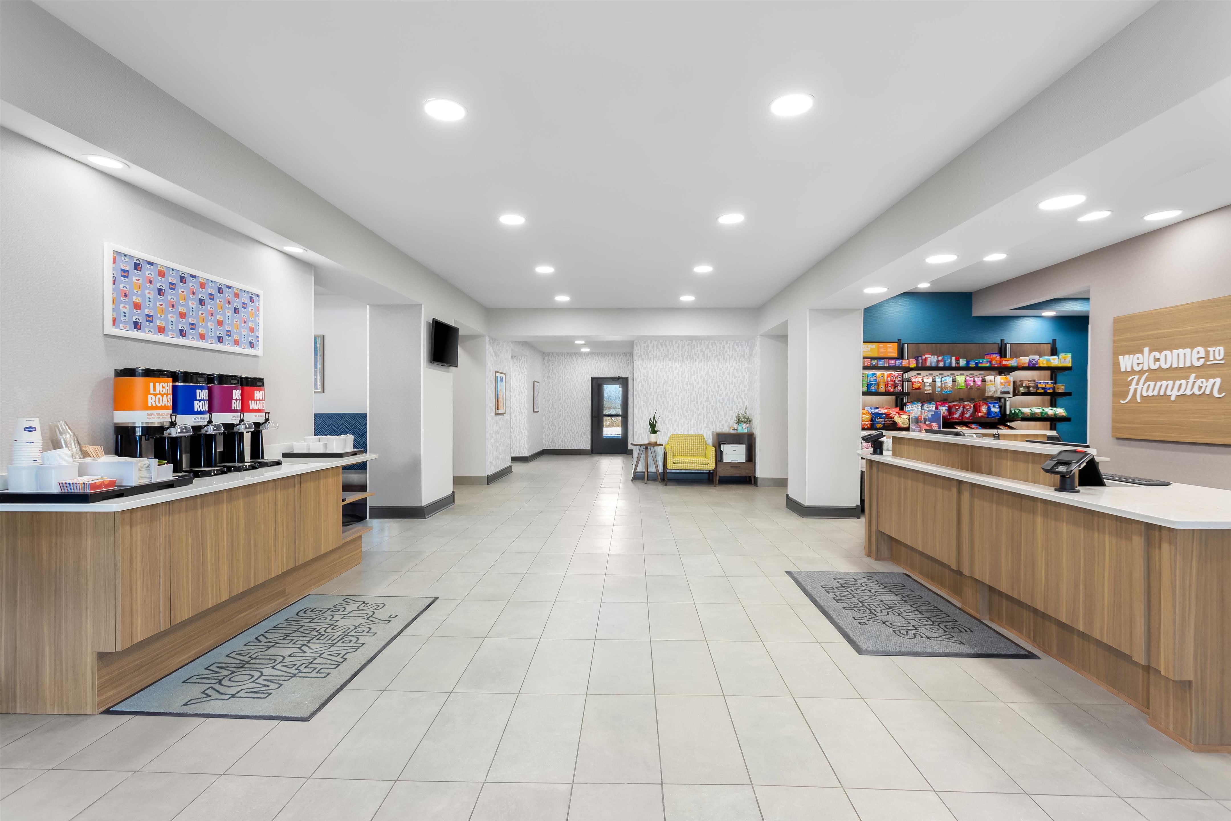 Lobby | Hampton Inn & Suites Chicago Deer Park