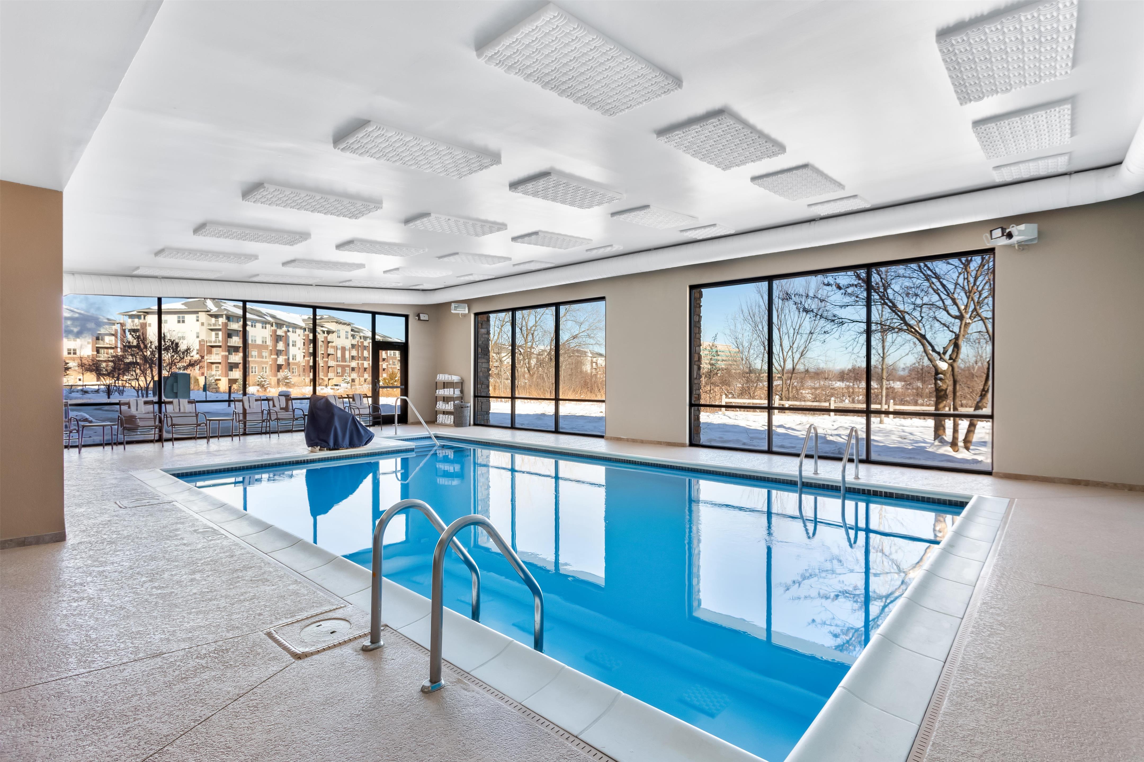 Pool | Hampton Inn & Suites Chicago Deer Park