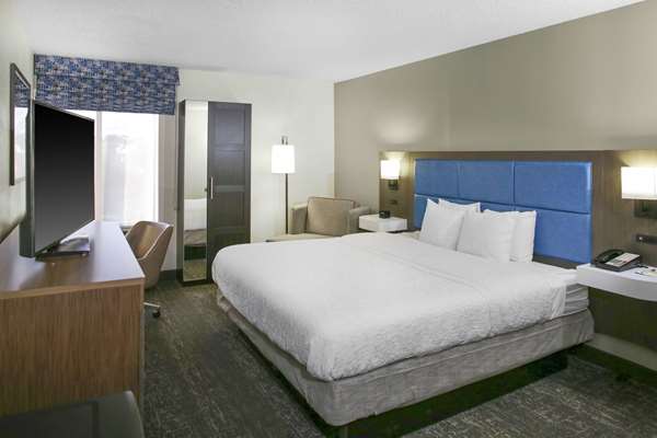  - Hampton Inn Elgin - I-90, Exit 54