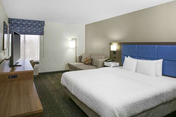  - Hampton Inn Elgin - I-90, Exit 54