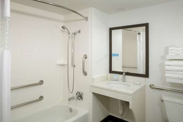  - Hampton Inn Elgin - I-90, Exit 54