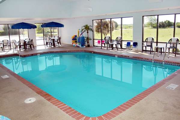Pool - Hampton Inn Elgin - I-90, Exit 54