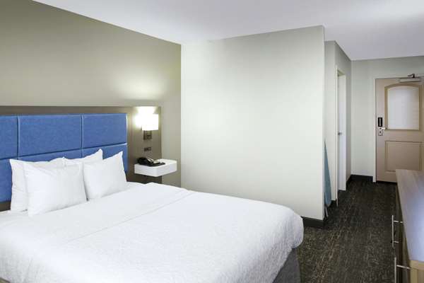  - Hampton Inn Elgin - I-90, Exit 54
