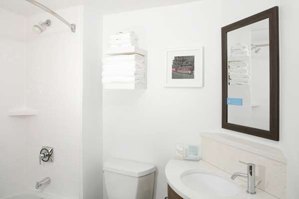  - Hampton Inn Elgin - I-90, Exit 54