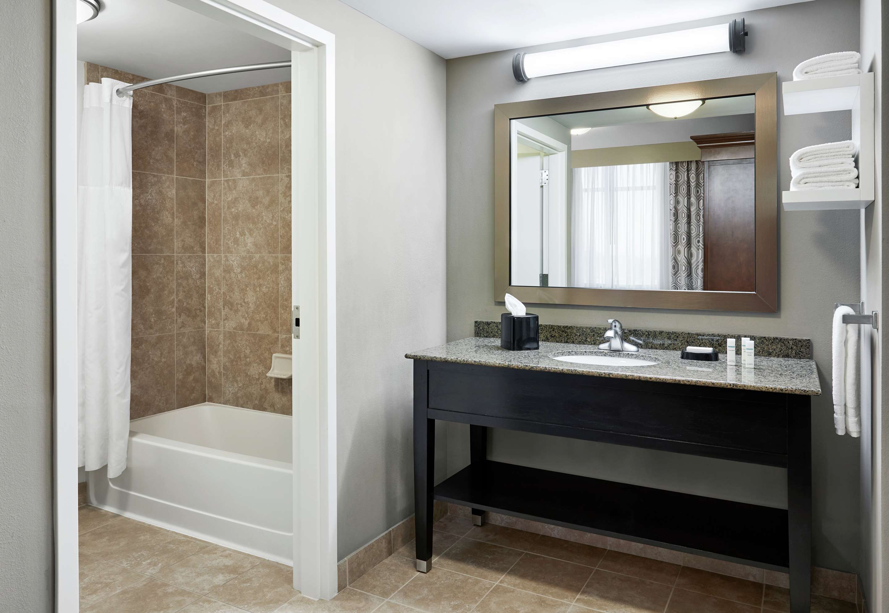 Guest room bath