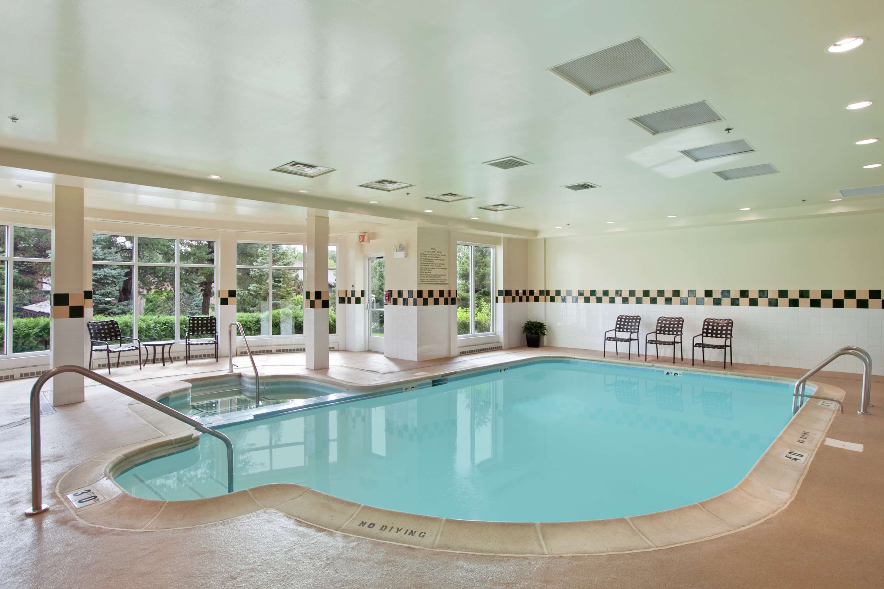 Pool | Hilton Garden Inn Oakbrook Terrace
