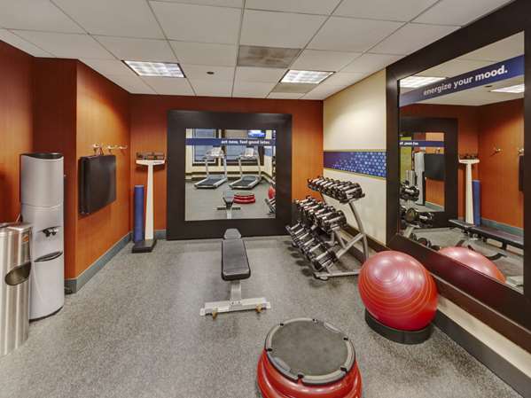 Fitness/ Exercise Room - Hampton Inn Majestic Theatre District Chicago
