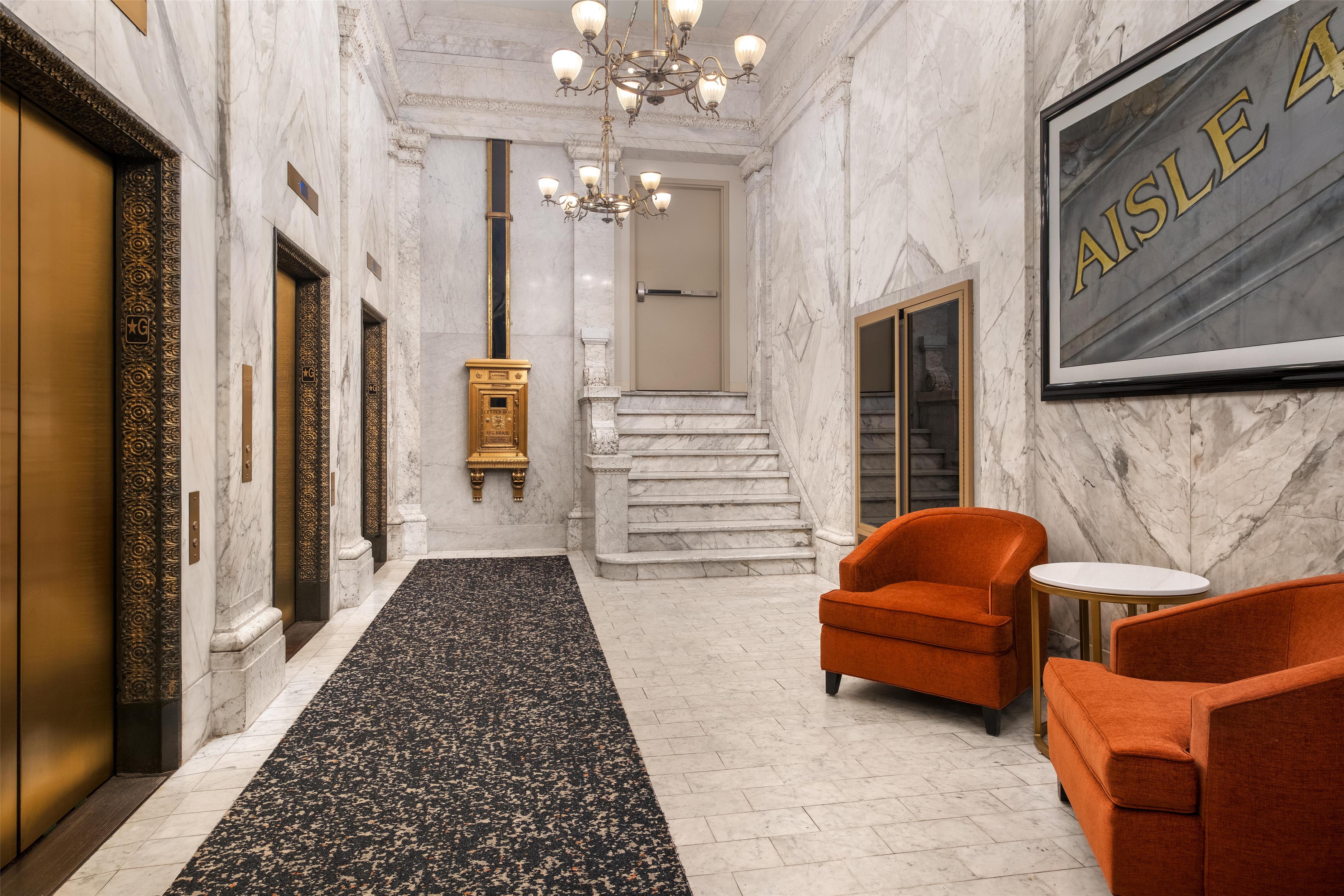 Lobby | Hampton Inn Majestic Chicago Theatre District