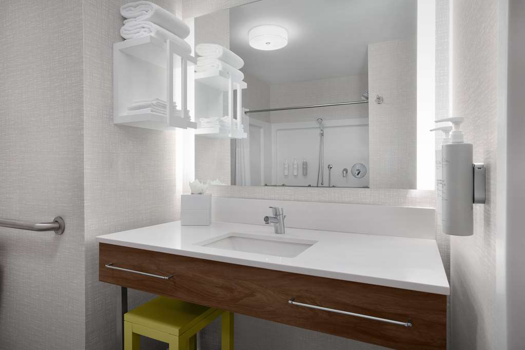 Hampton Inn Yorkville - Tap to explore photos