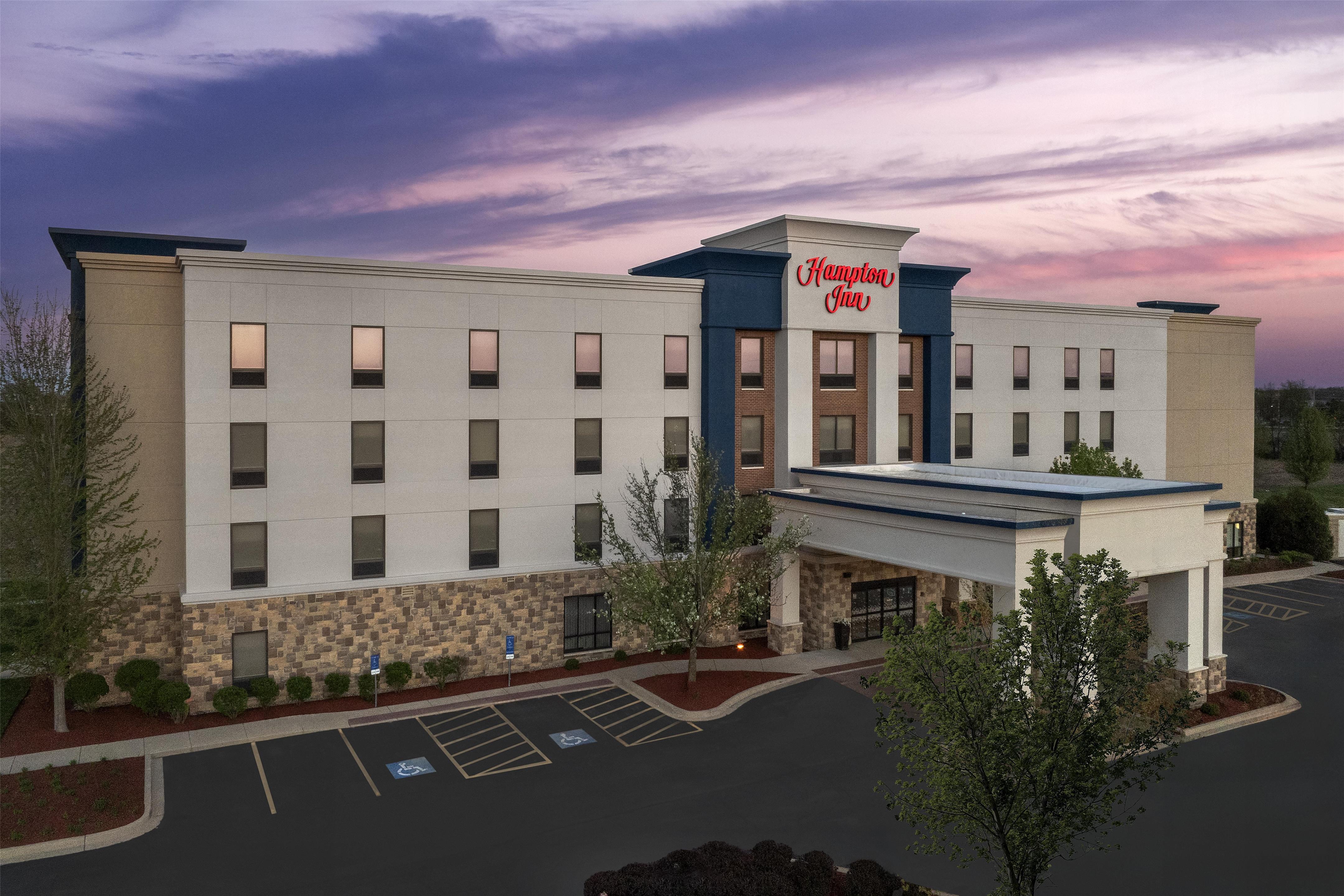 Exterior | Hampton Inn Yorkville