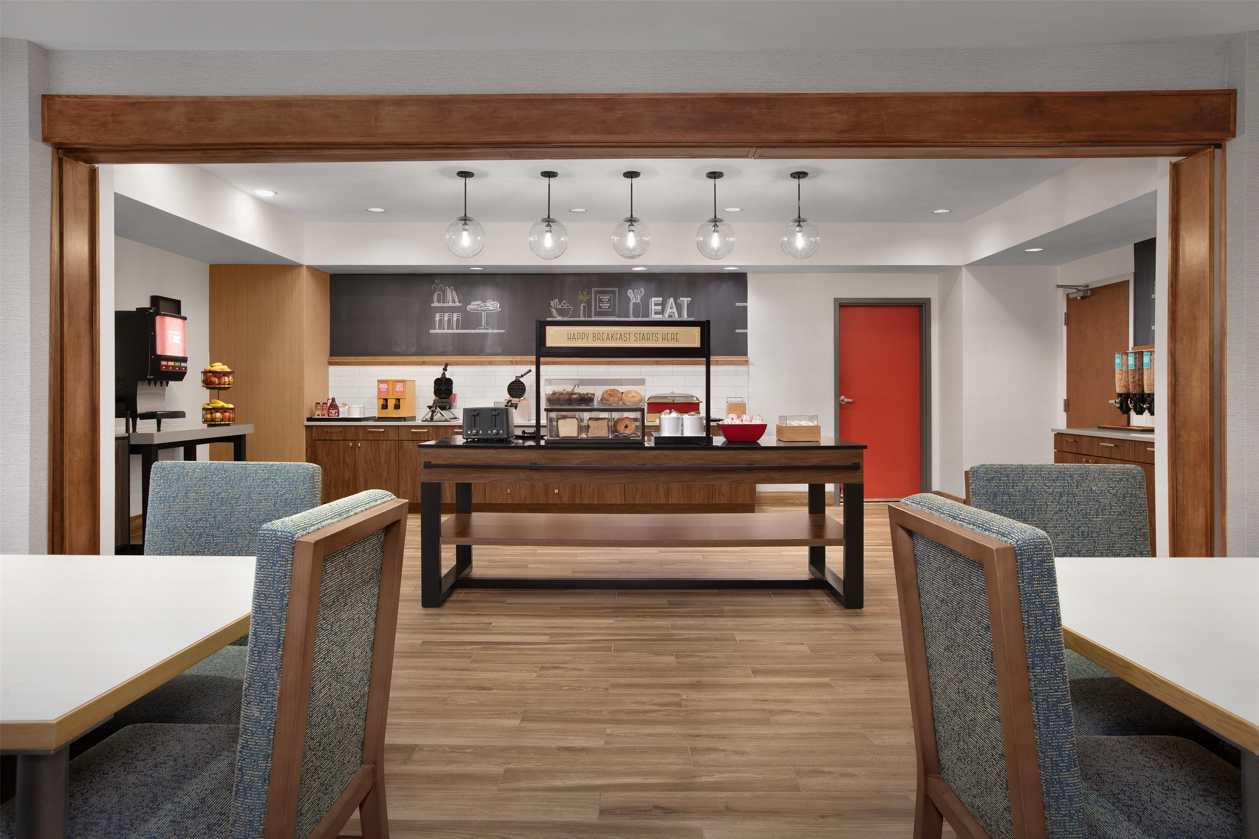 Breakfast Area | Hampton Inn Yorkville
