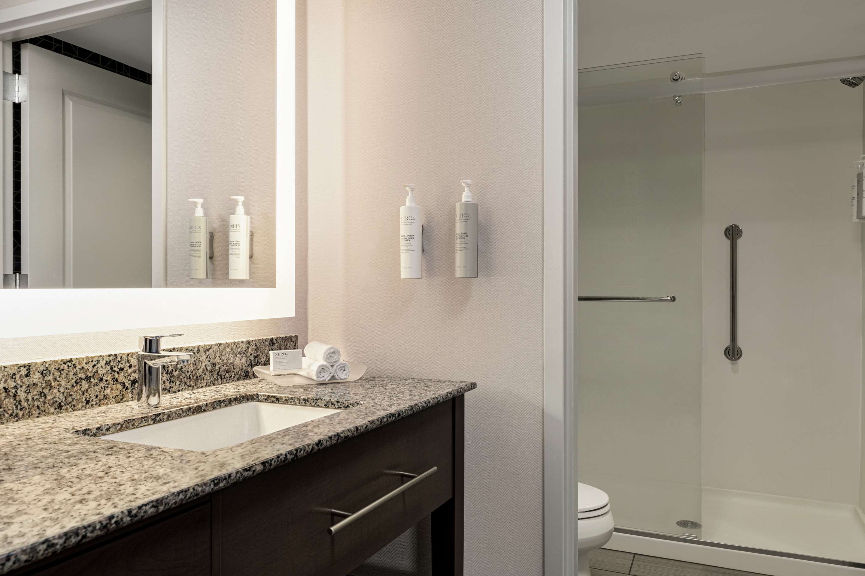 Guest room bath
