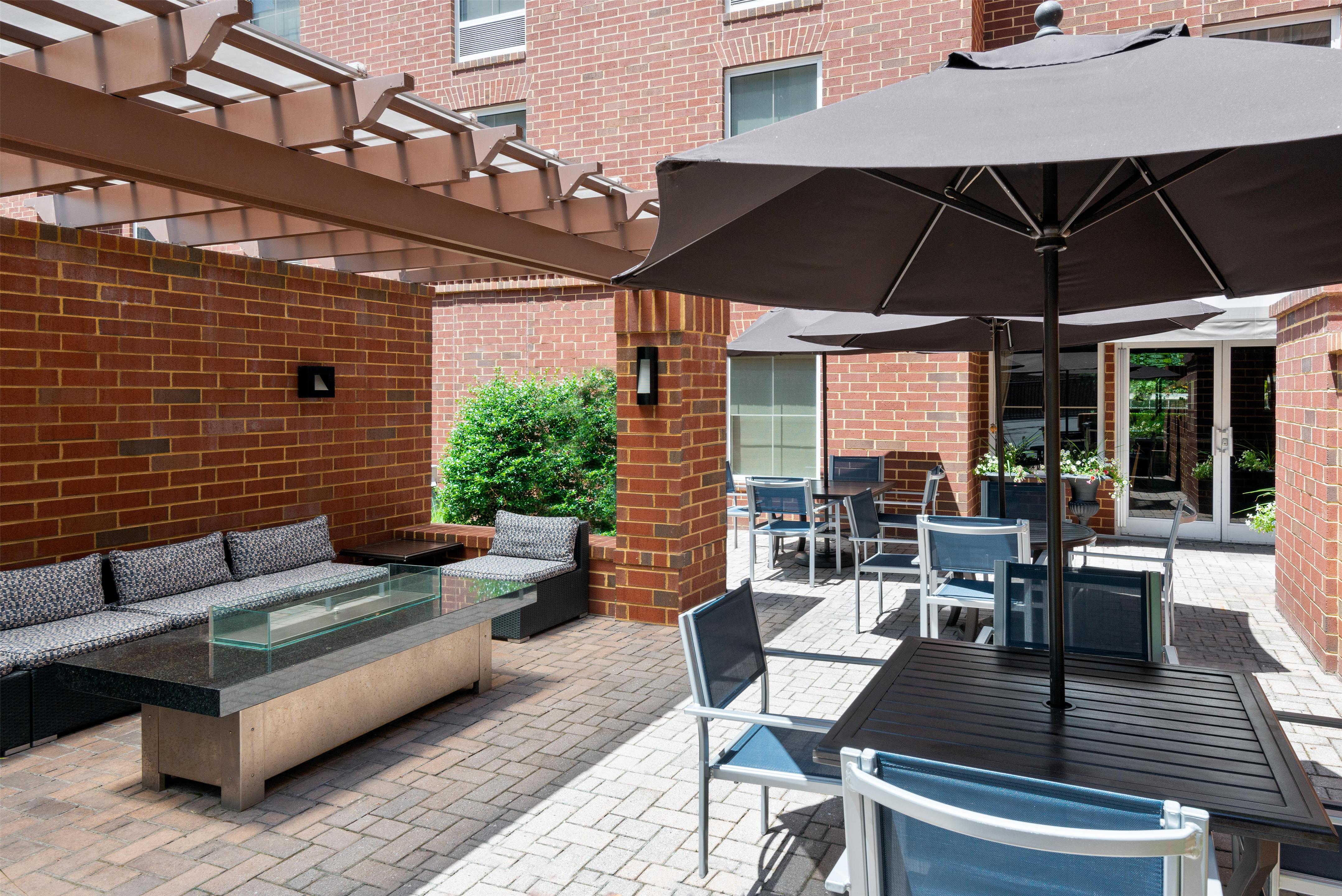 Exterior | Hampton Inn & Suites Charlottesville-At the University