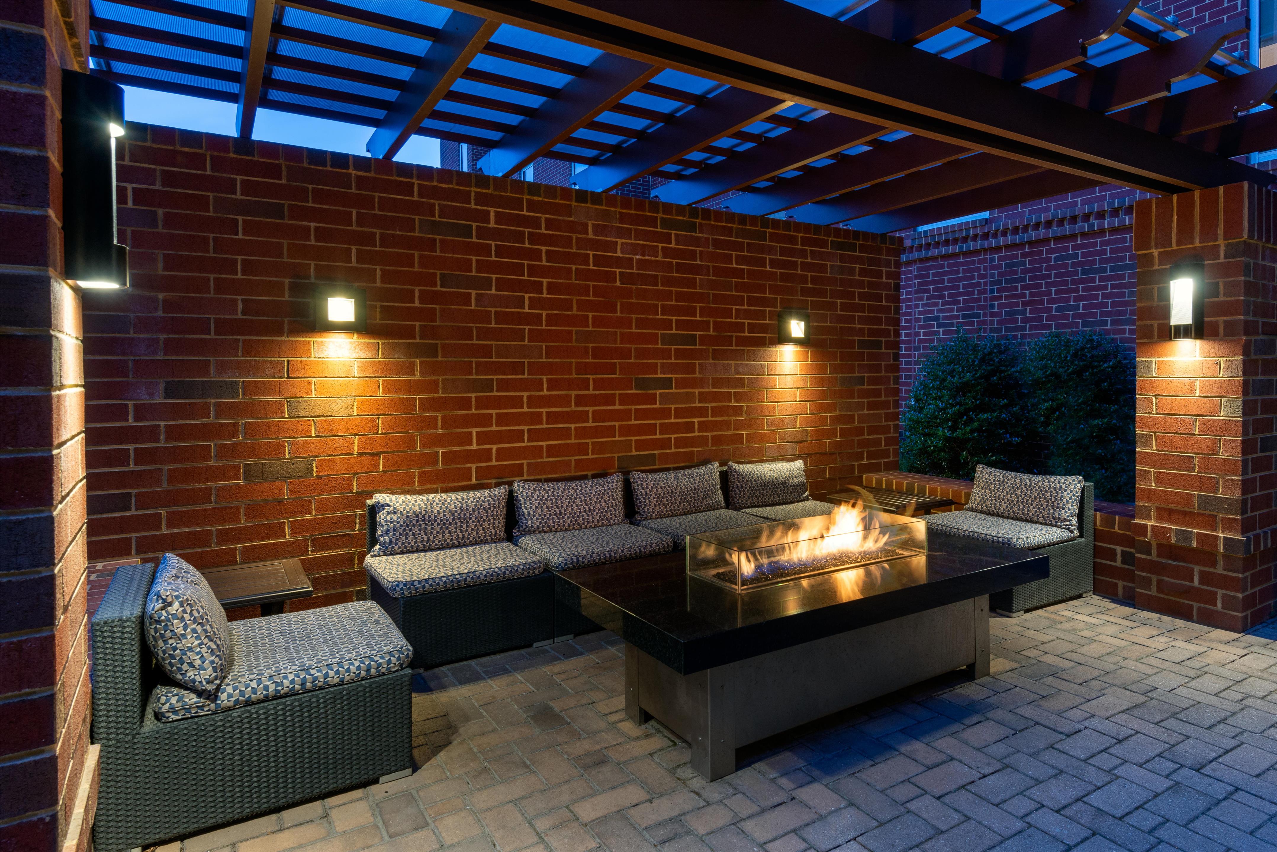 Exterior | Hampton Inn & Suites Charlottesville-At the University