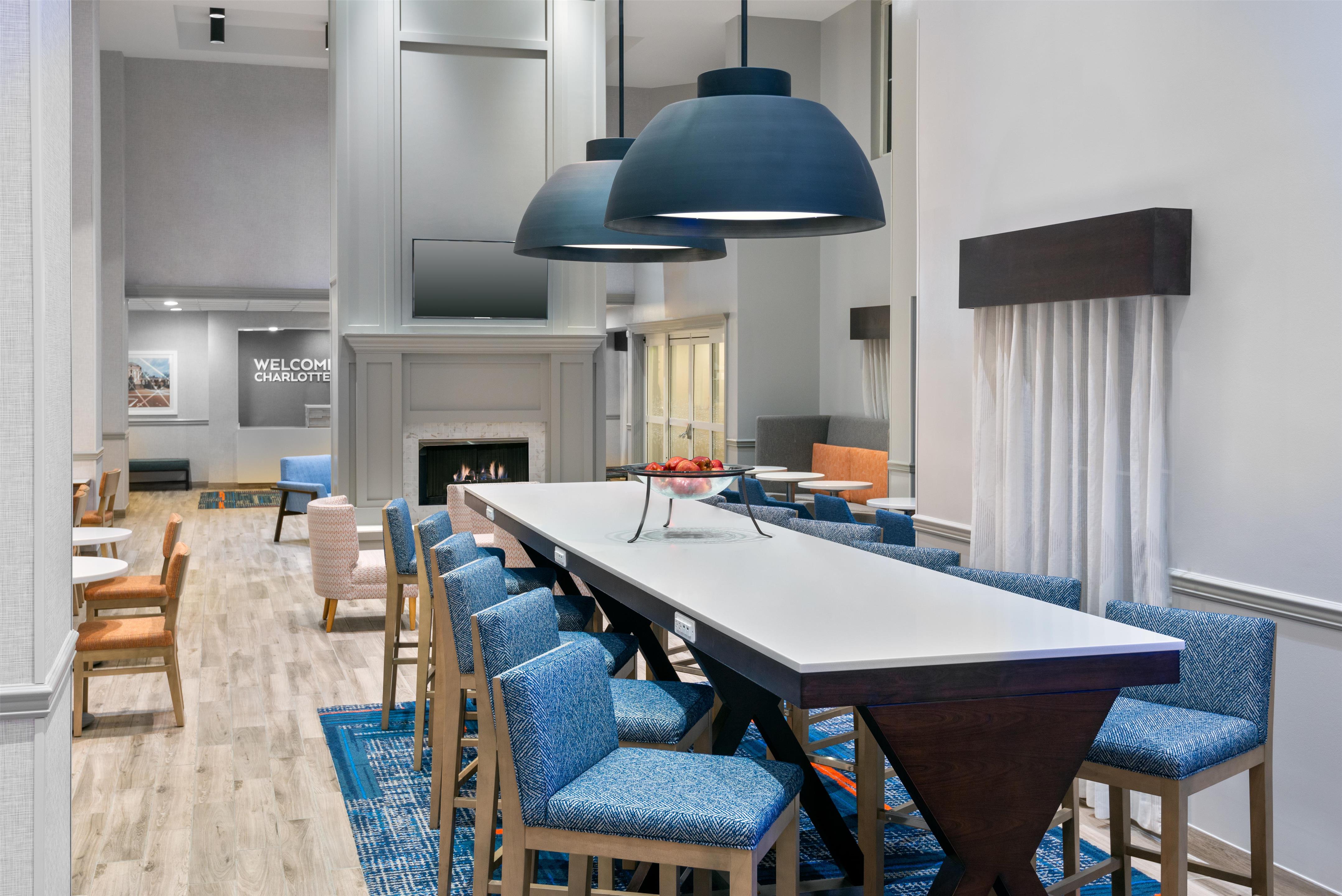 Breakfast Area | Hampton Inn & Suites Charlottesville-At the University