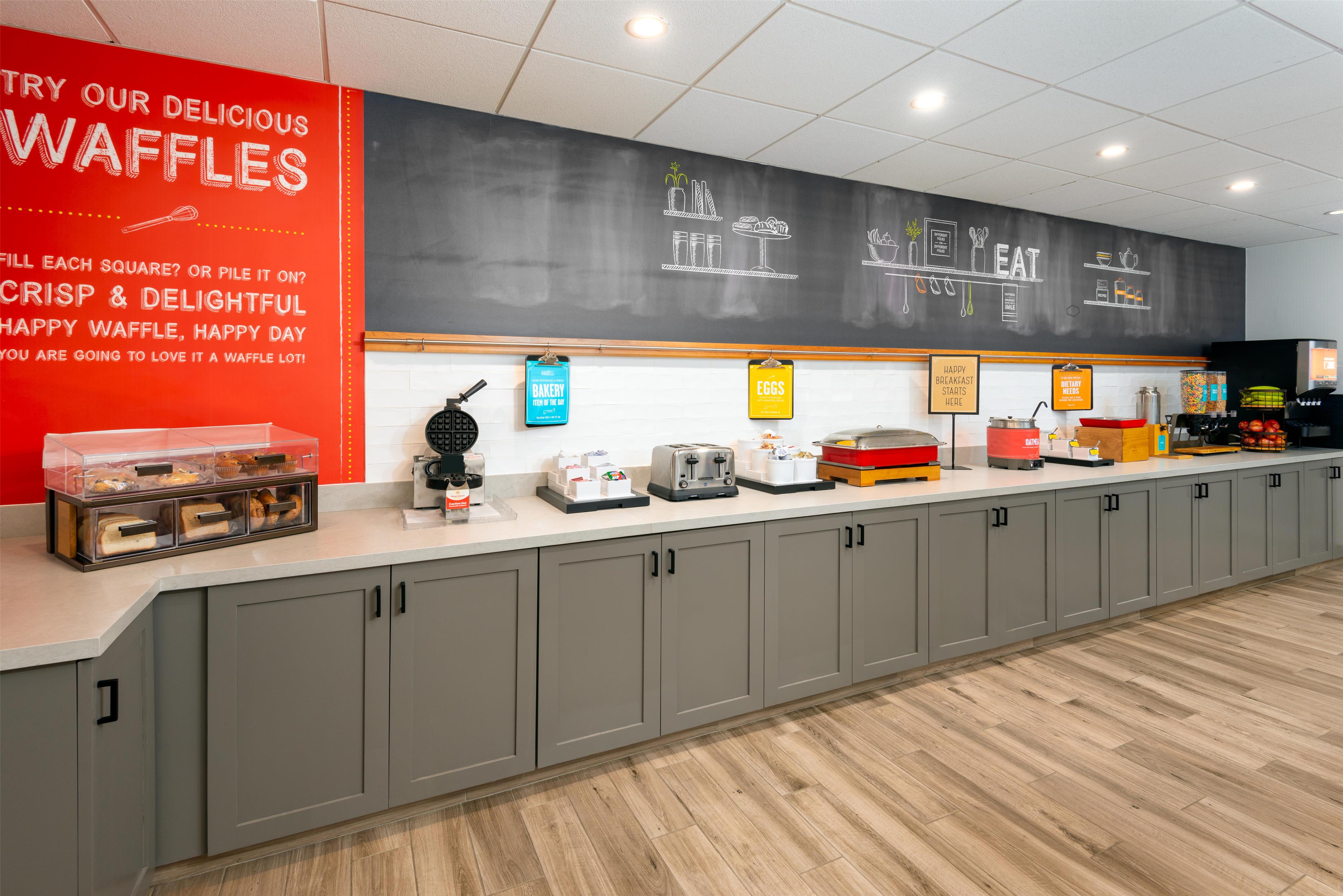 Breakfast Area | Hampton Inn & Suites Charlottesville-At the University