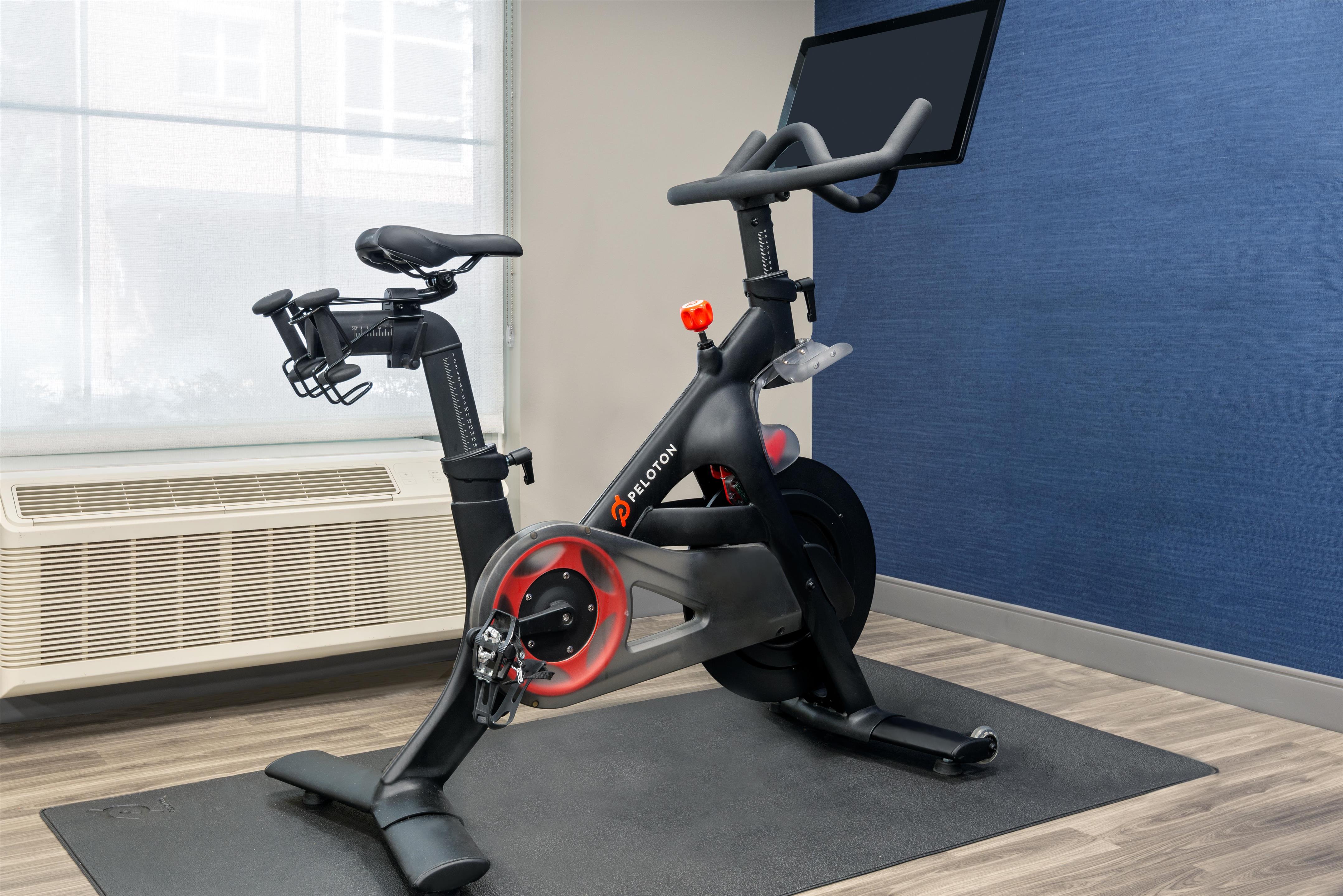 Health club fitness center gym | Hampton Inn & Suites Charlottesville-At the University