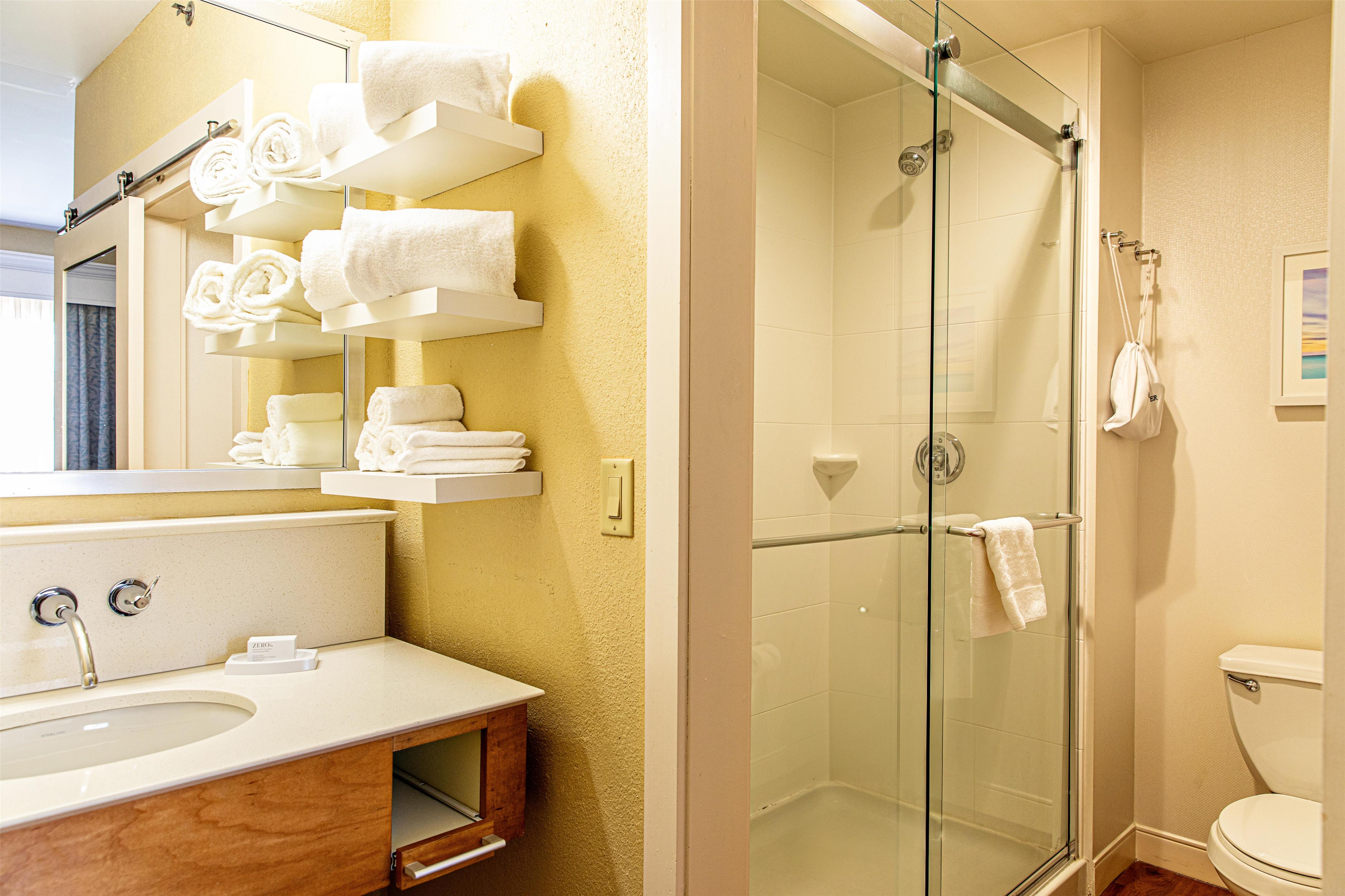 Guest room bath