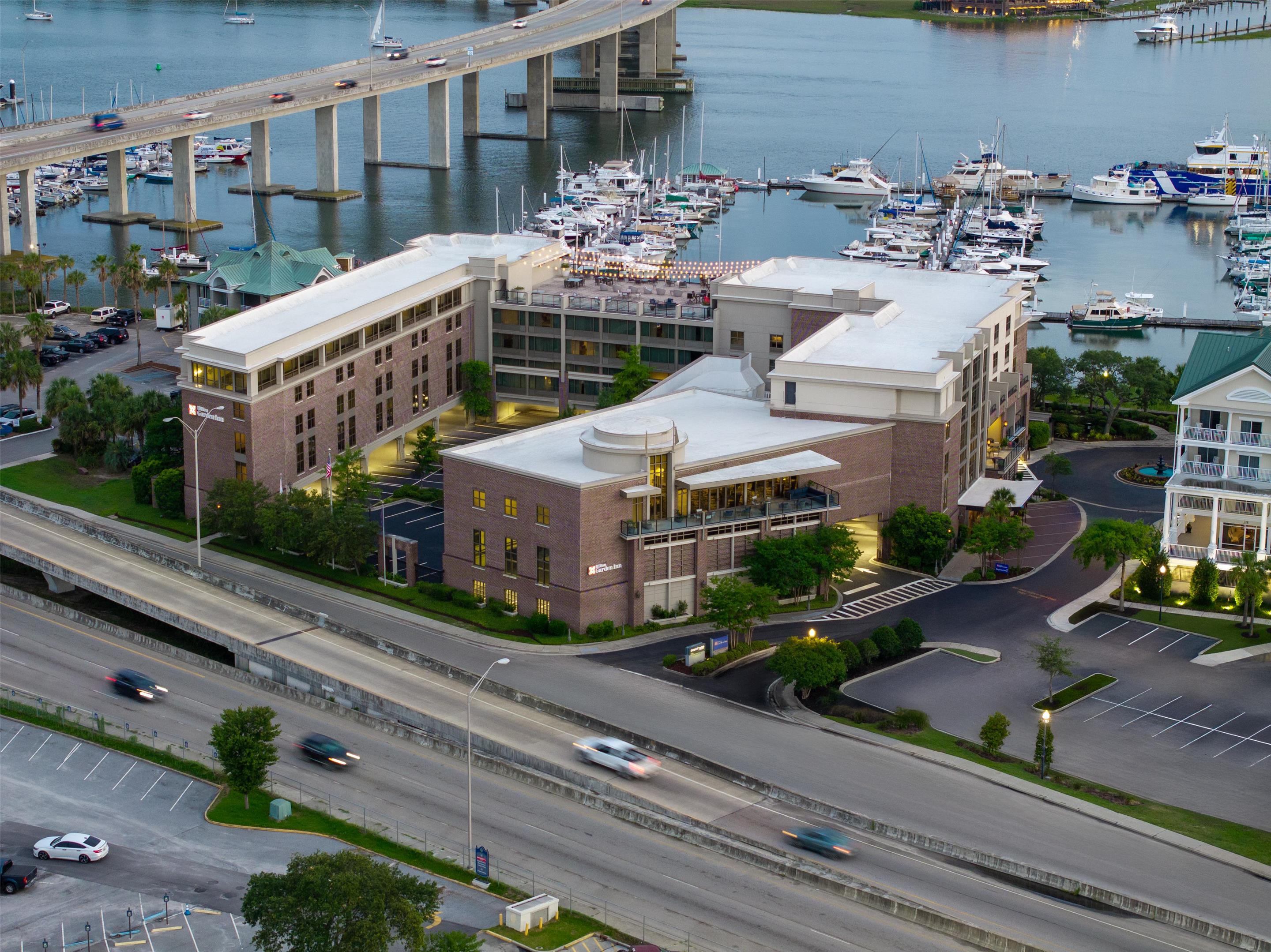 Exterior | Hilton Garden Inn Charleston Waterfront/Downtown