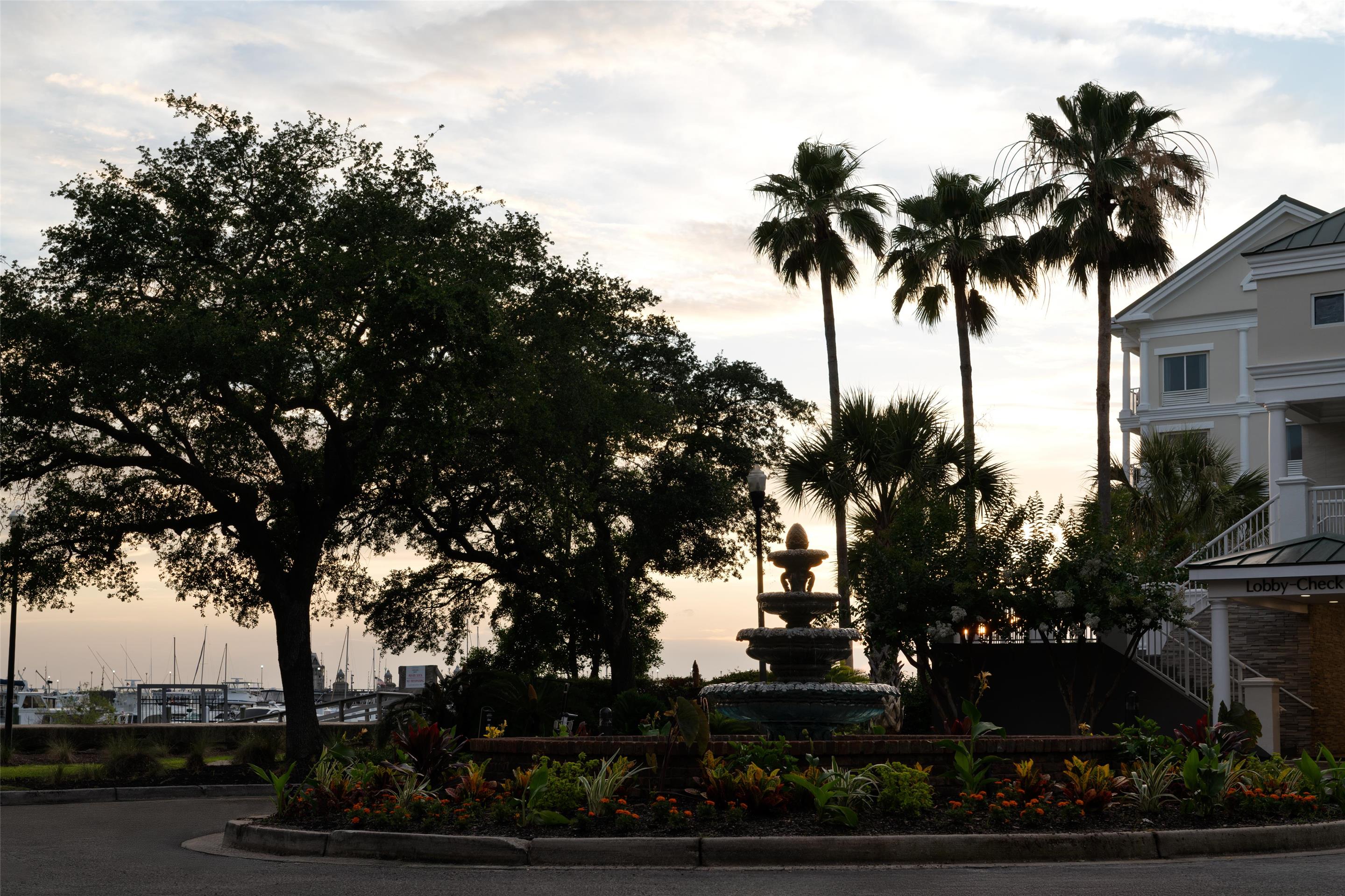 Exterior | Hilton Garden Inn Charleston Waterfront/Downtown