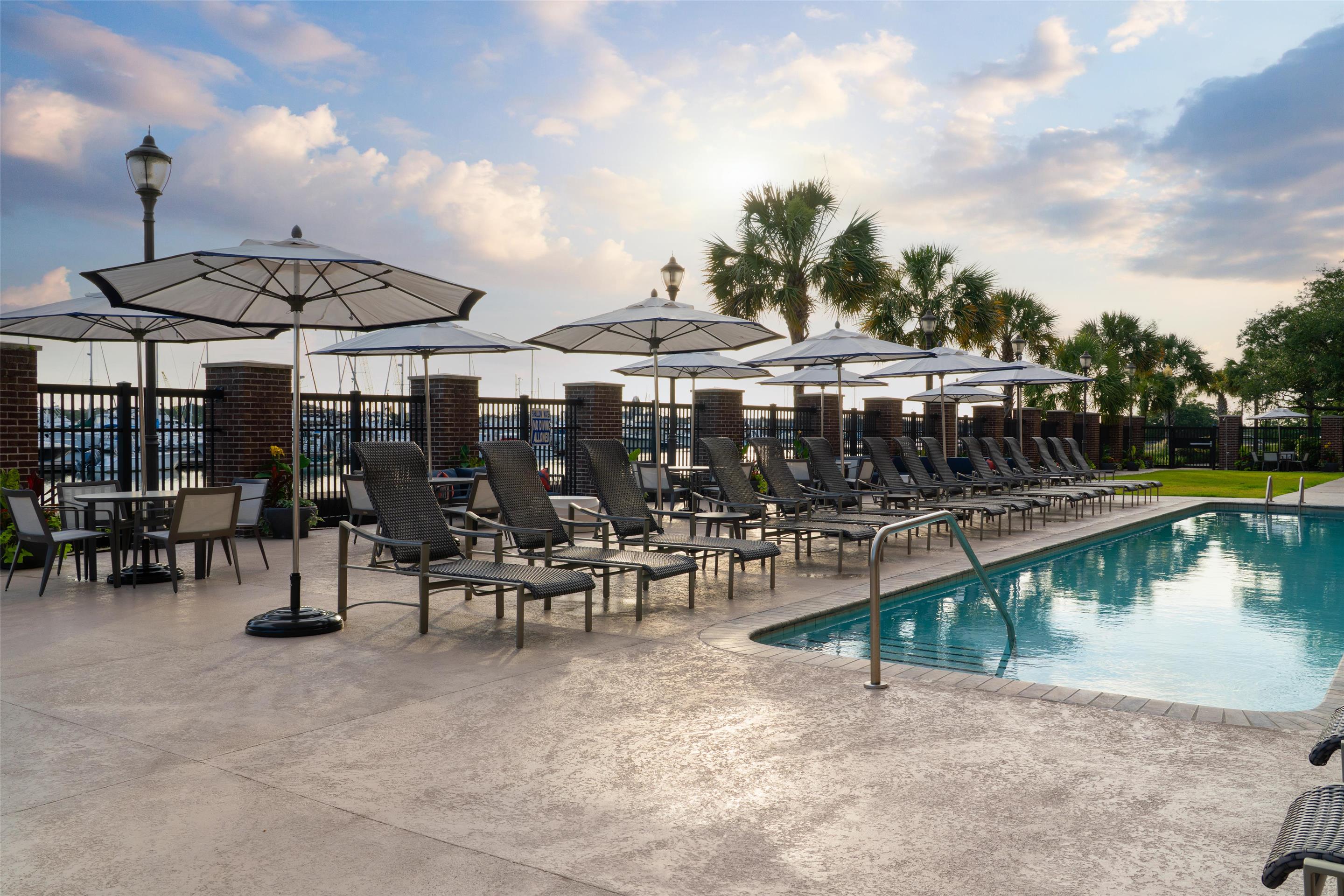 Pool | Hilton Garden Inn Charleston Waterfront/Downtown