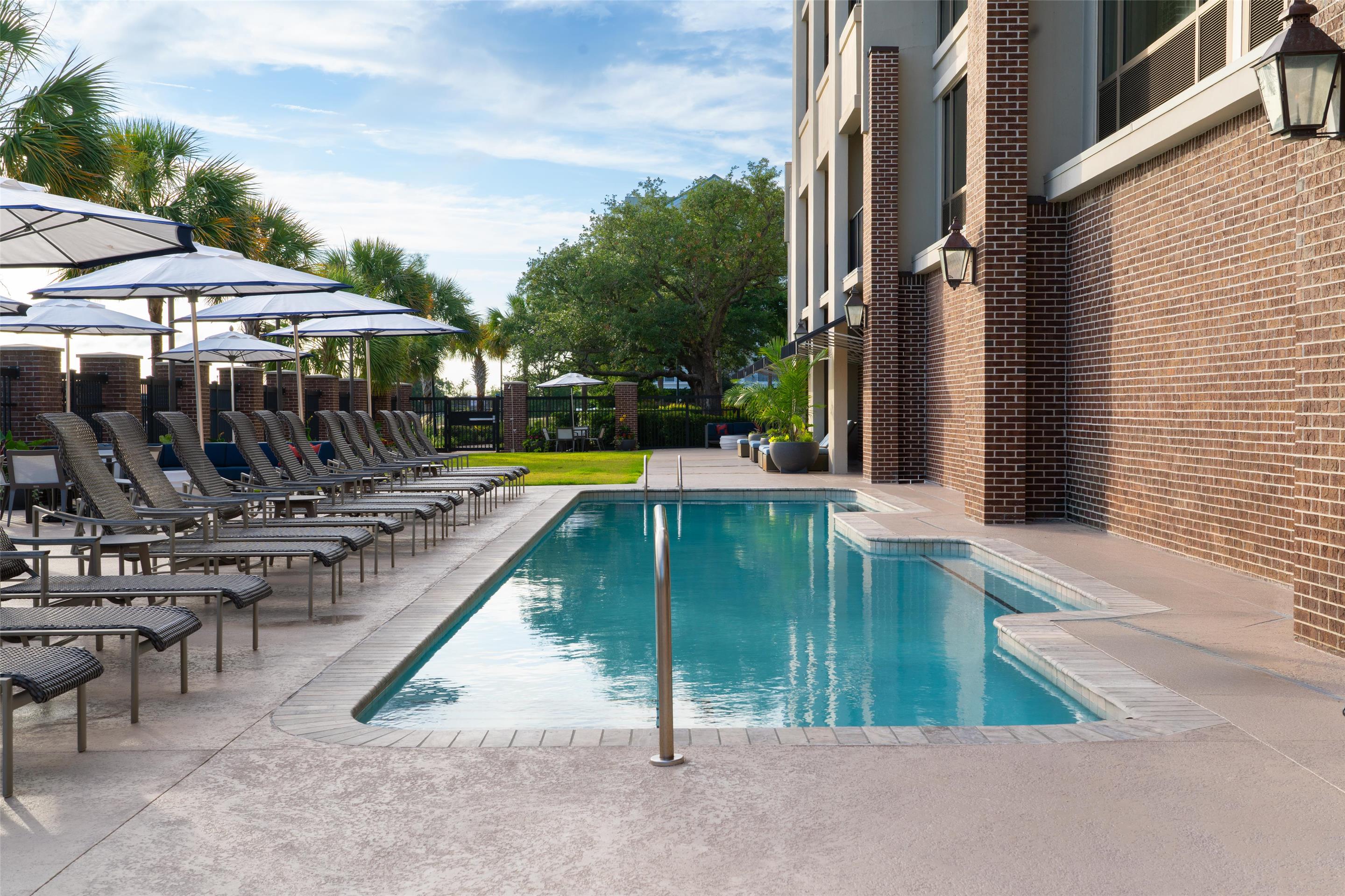 Pool | Hilton Garden Inn Charleston Waterfront/Downtown