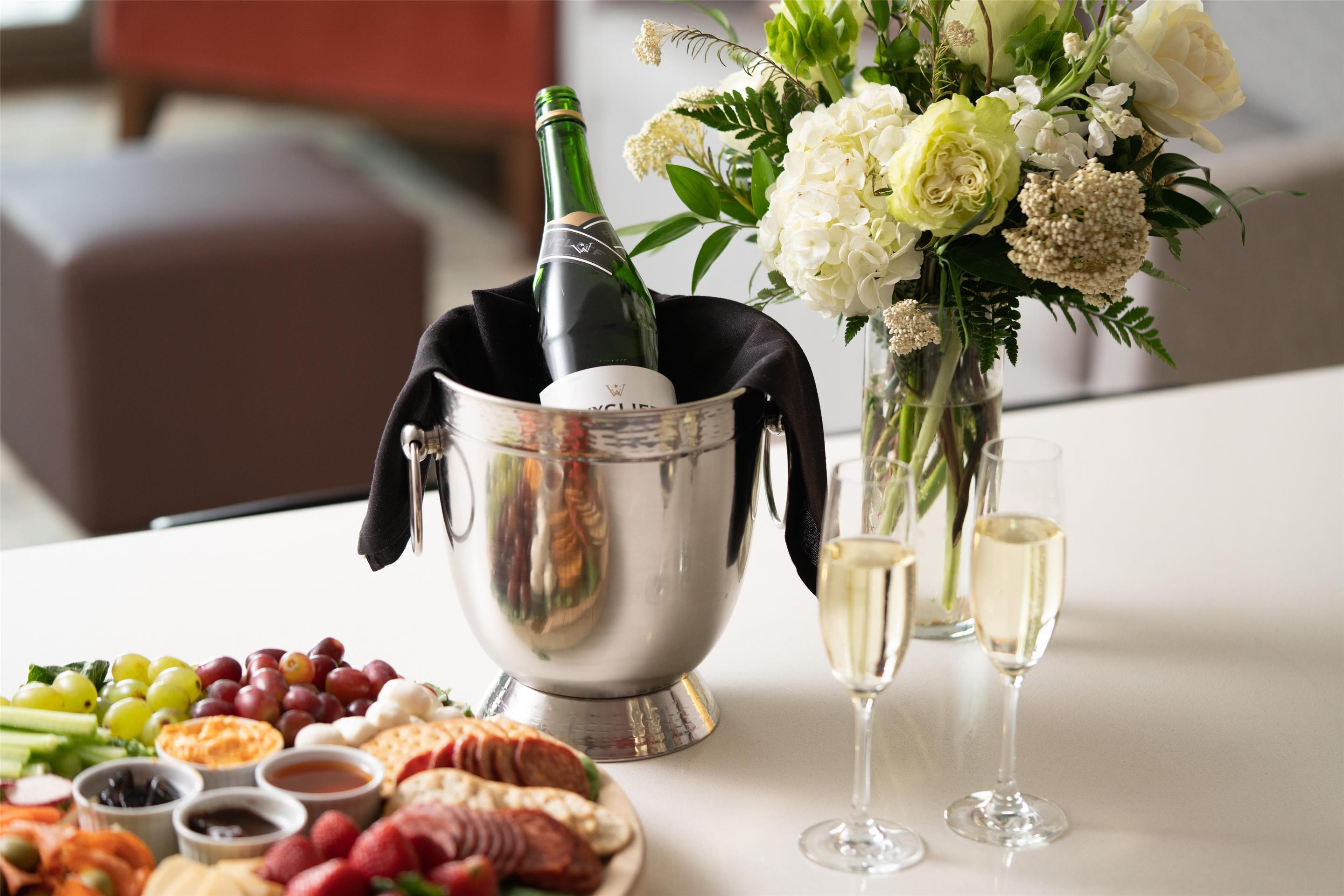 Restaurant | Hilton Garden Inn Charleston Waterfront/Downtown