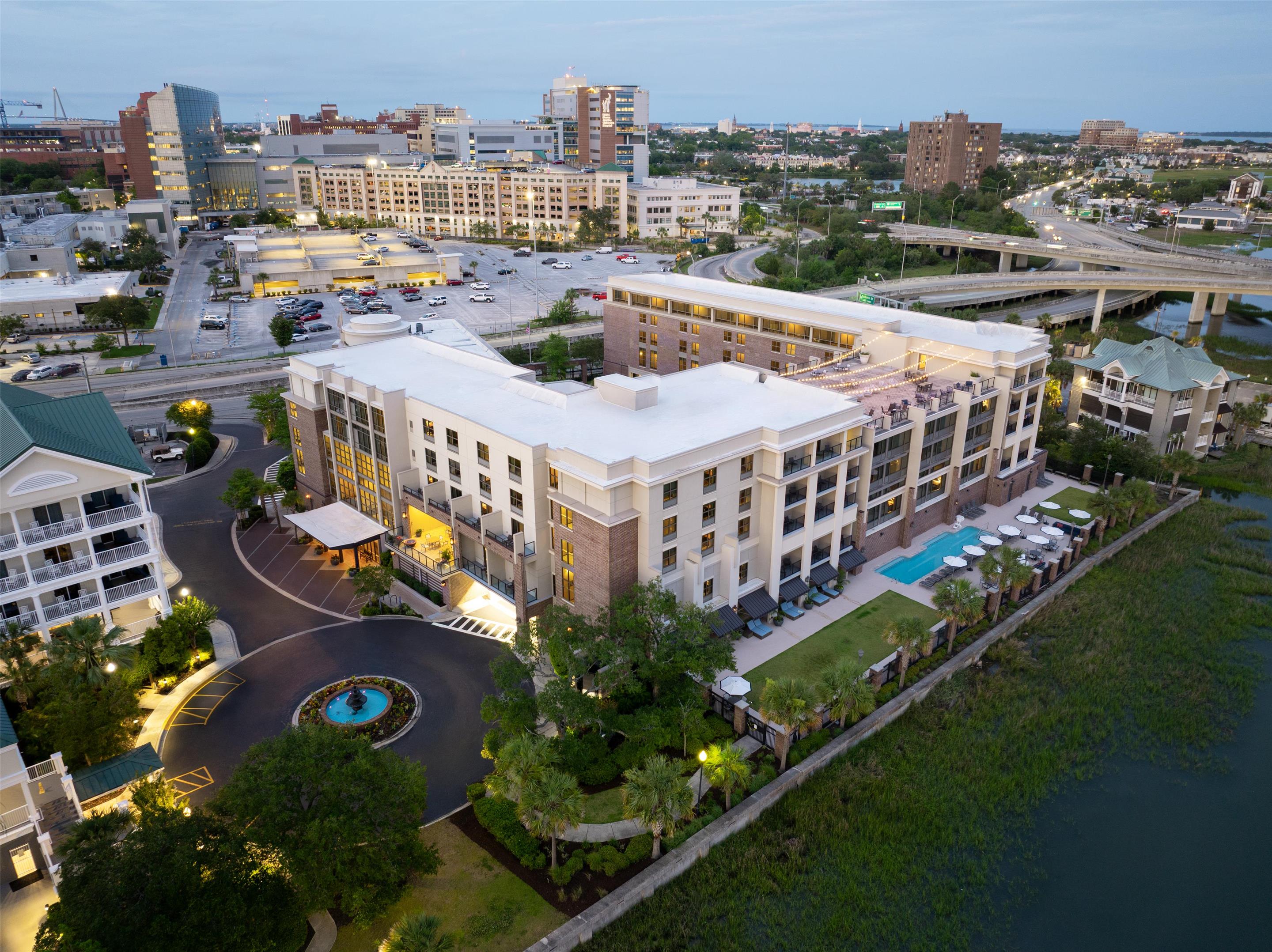 Exterior | Hilton Garden Inn Charleston Waterfront/Downtown