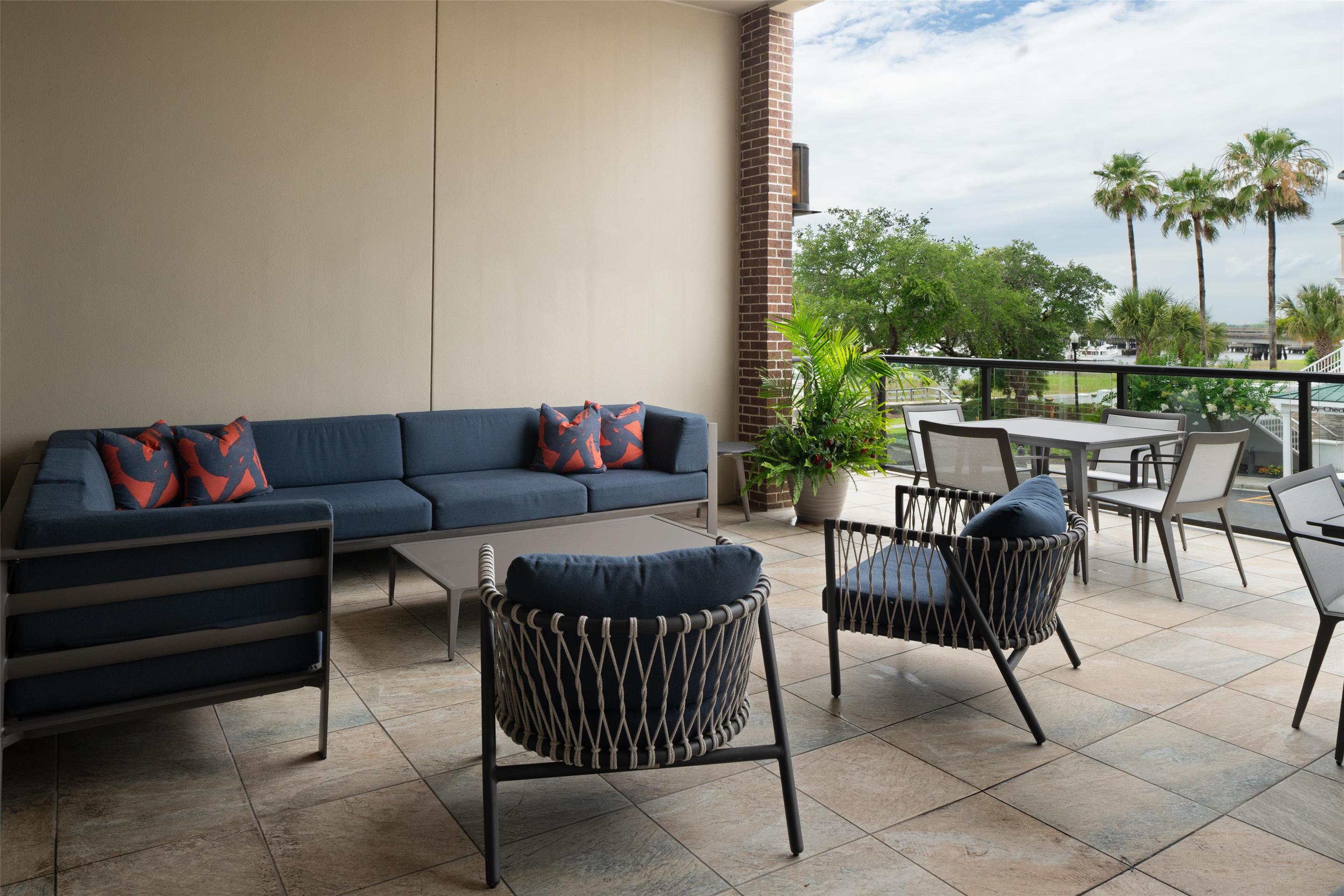 Exterior | Hilton Garden Inn Charleston Waterfront/Downtown