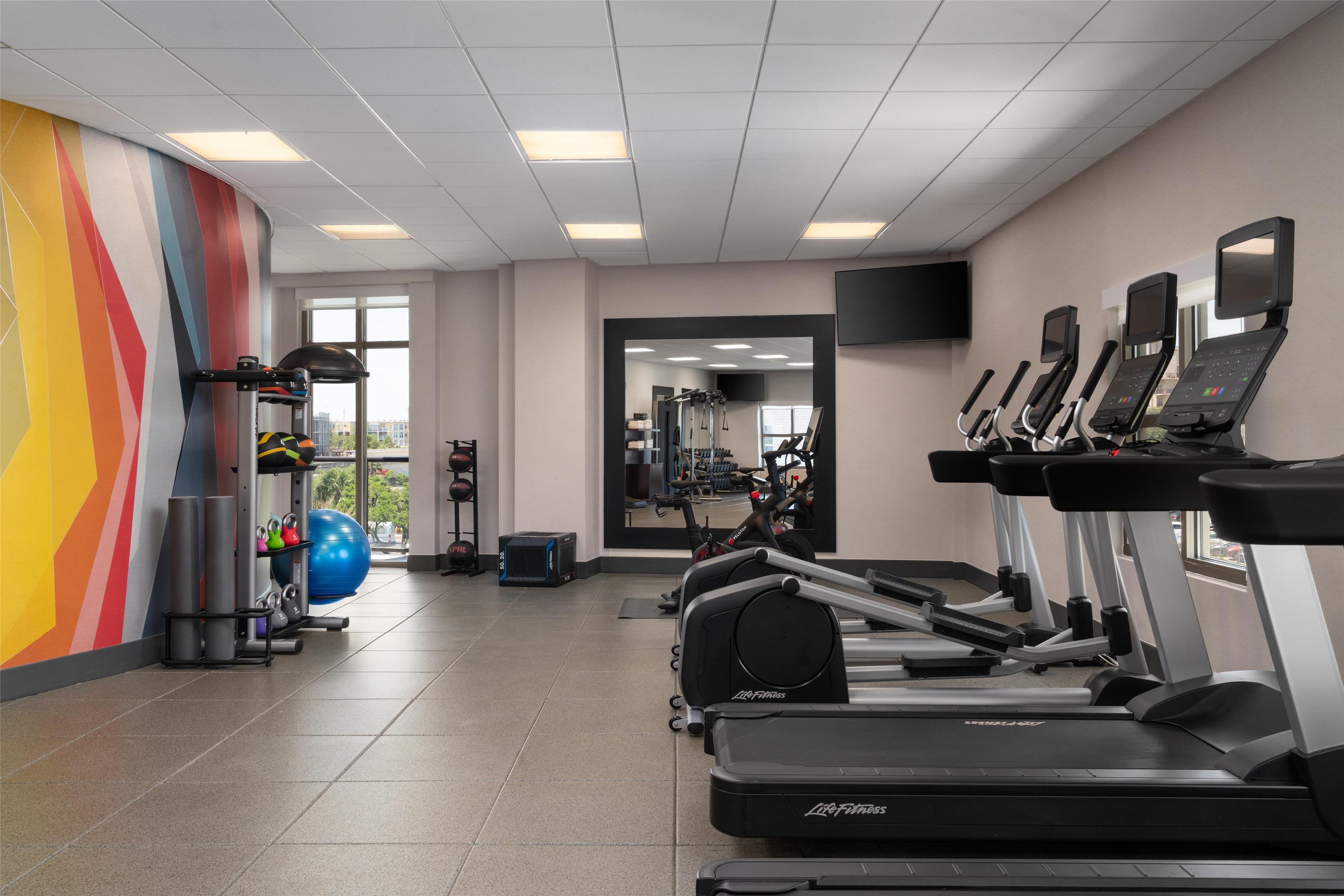 Health club fitness center gym | Hilton Garden Inn Charleston Waterfront/Downtown
