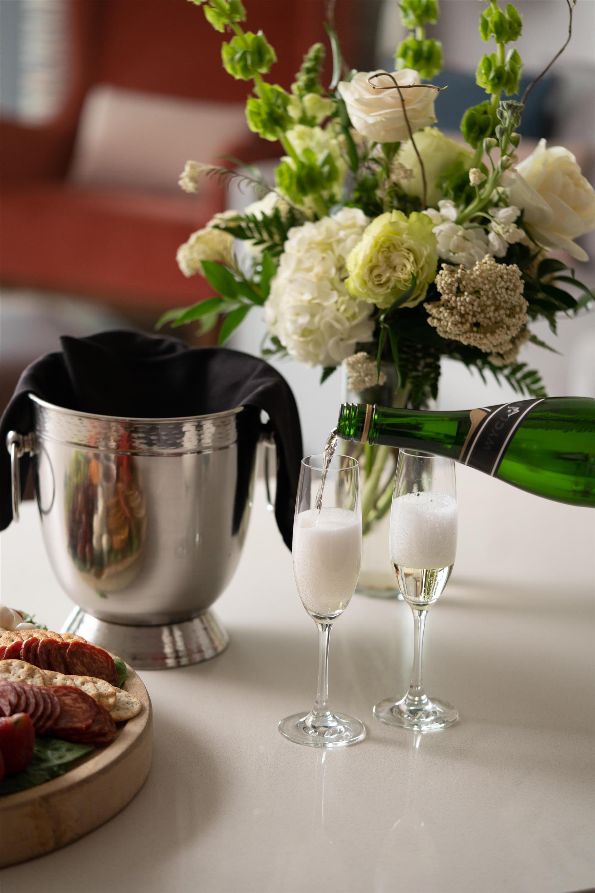 Restaurant | Hilton Garden Inn Charleston Waterfront/Downtown