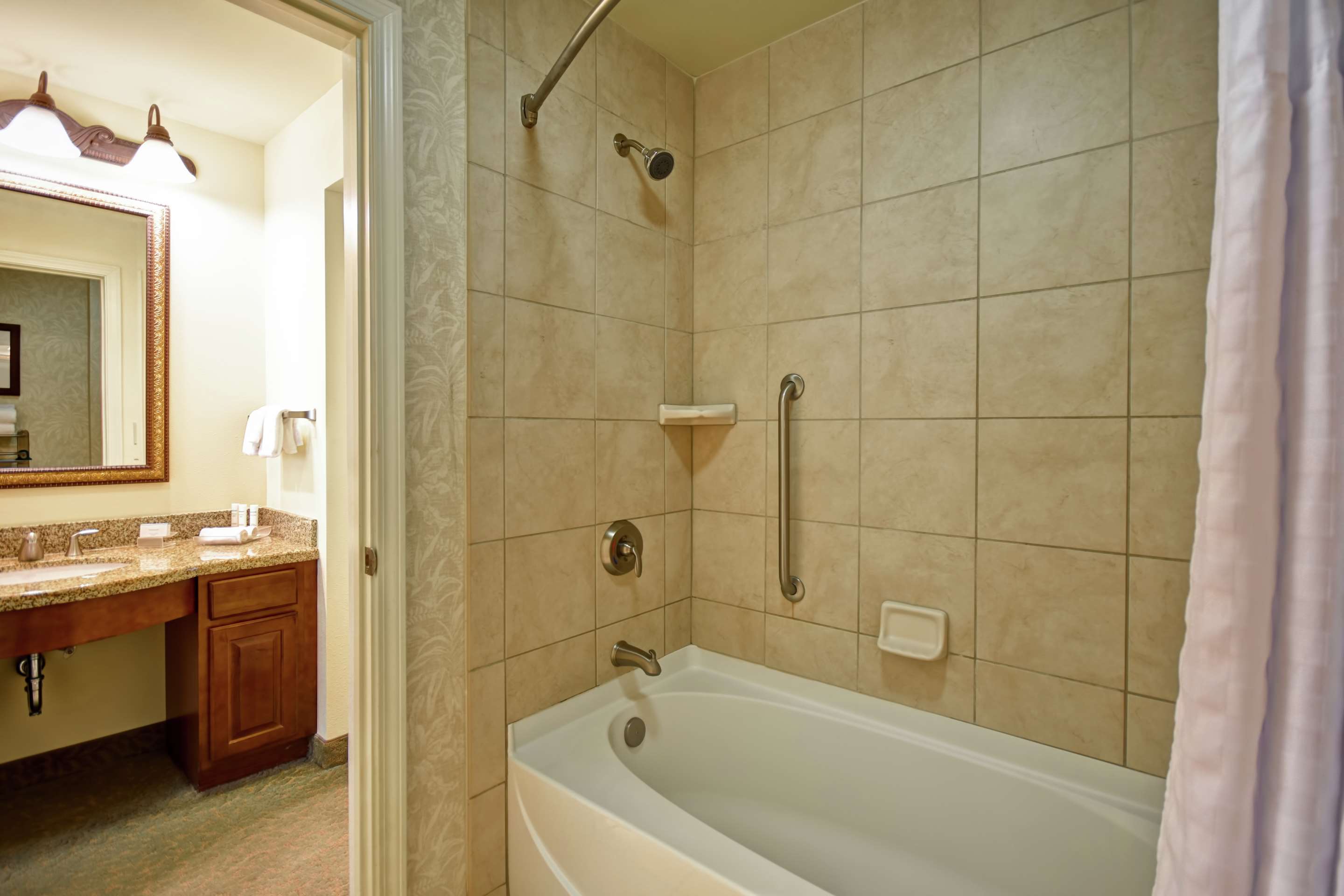 Guest room bath