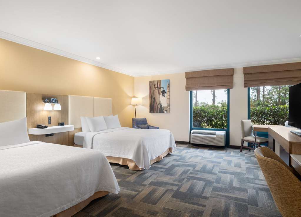 Hampton Inn Charleston North Room Type - 2 QNS ACC TUB SUITE NOSMOK