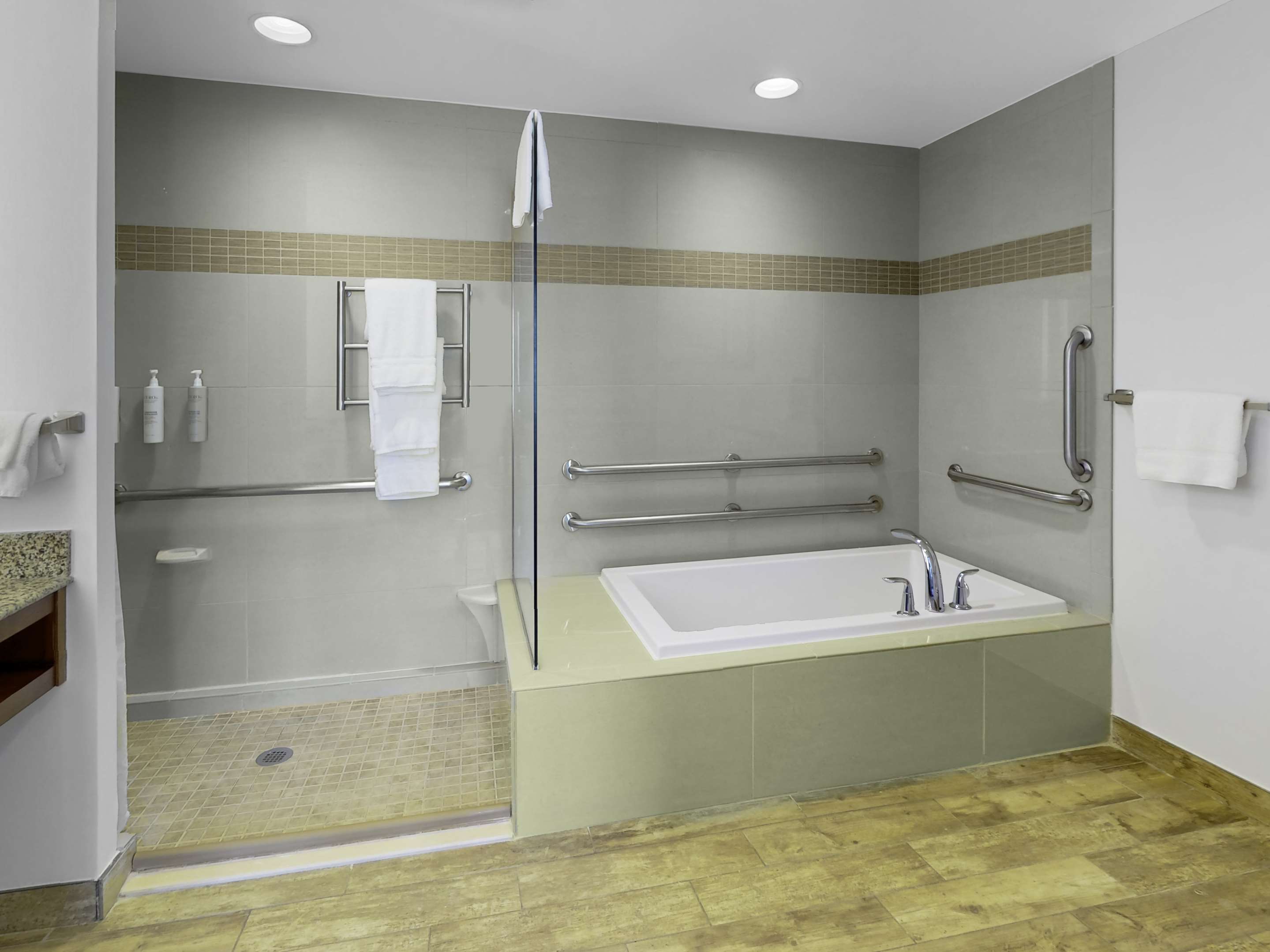 Guest room bath