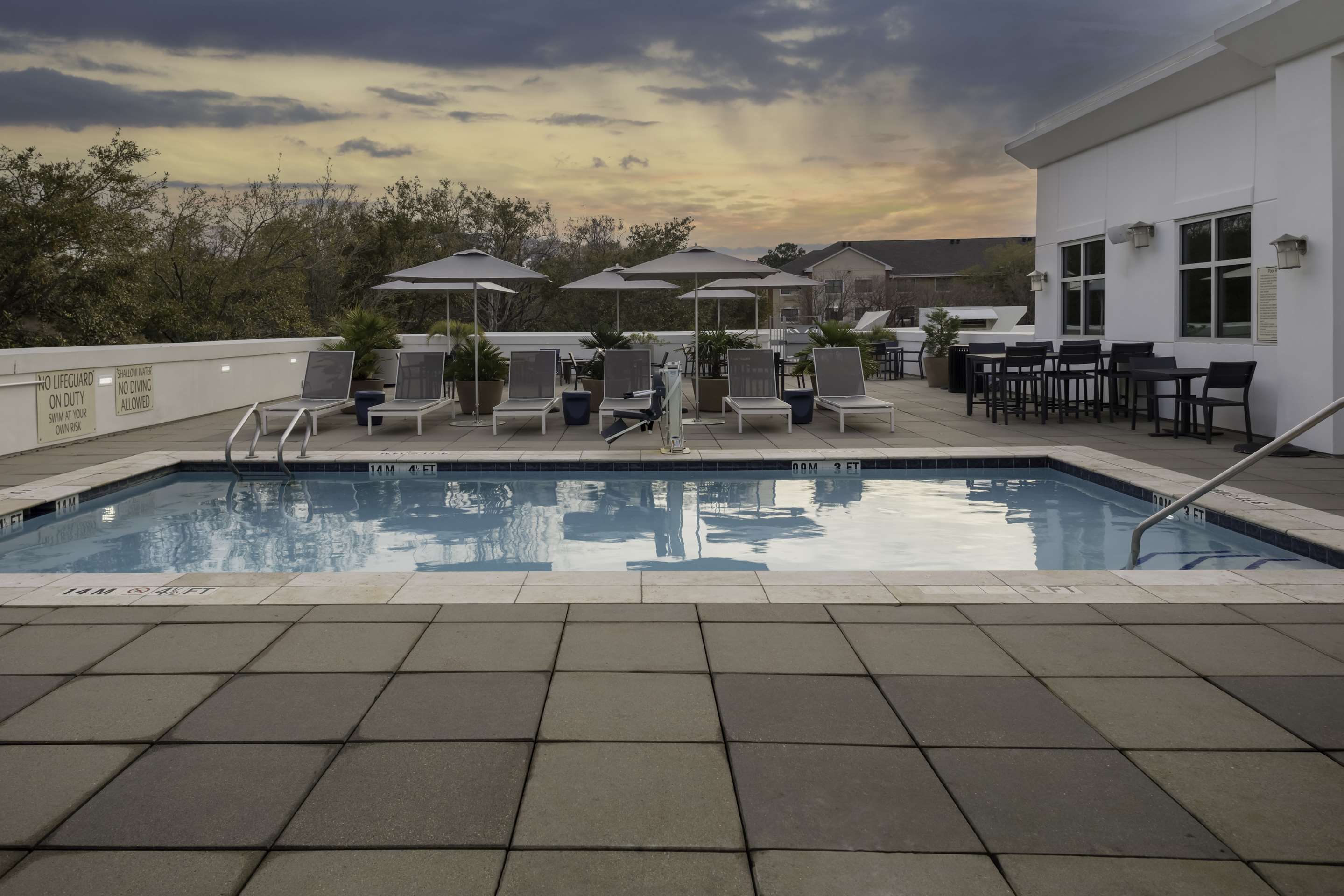 Pool | Hilton Garden Inn Charleston / Mt. Pleasant
