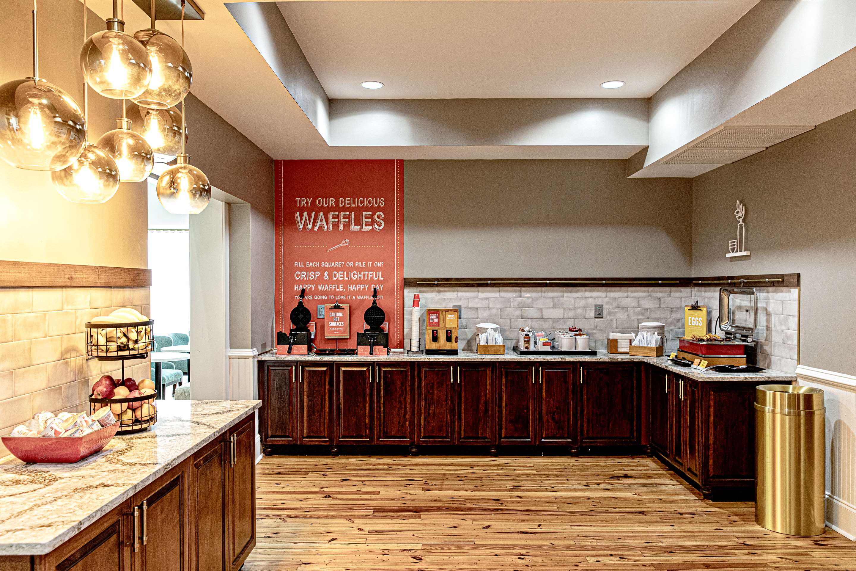 Breakfast Area | Hampton Inn & Suites Charleston/West Ashley
