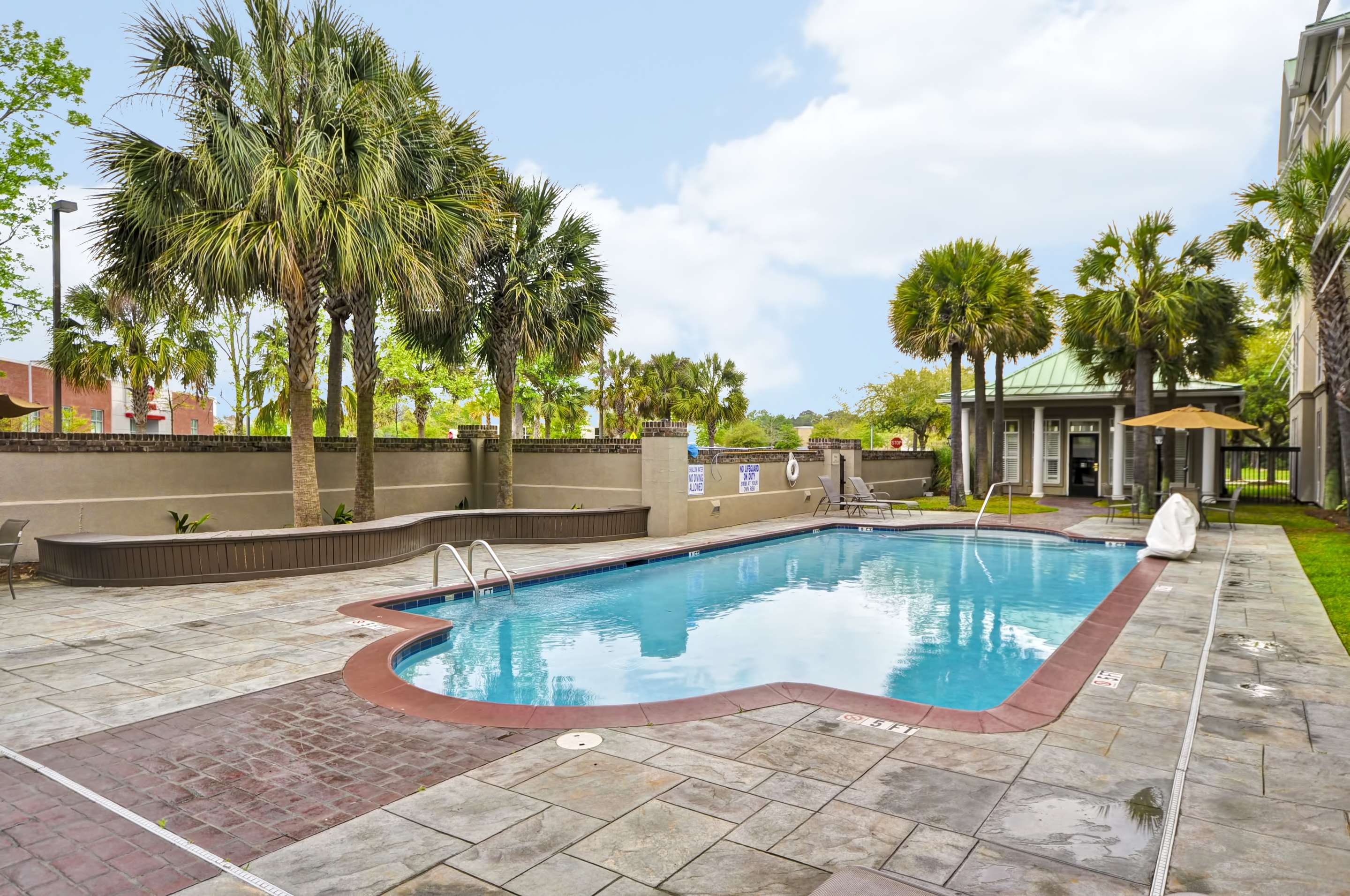 Pool | Hampton Inn & Suites Charleston/West Ashley