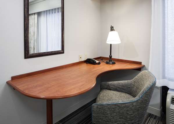  - Hampton Inn & Suites North Cedar Rapids