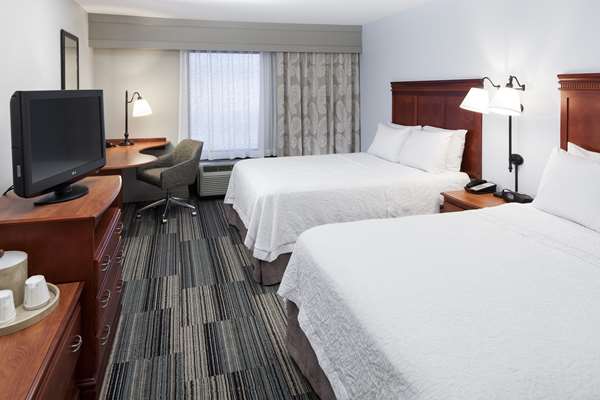  - Hampton Inn & Suites North Cedar Rapids