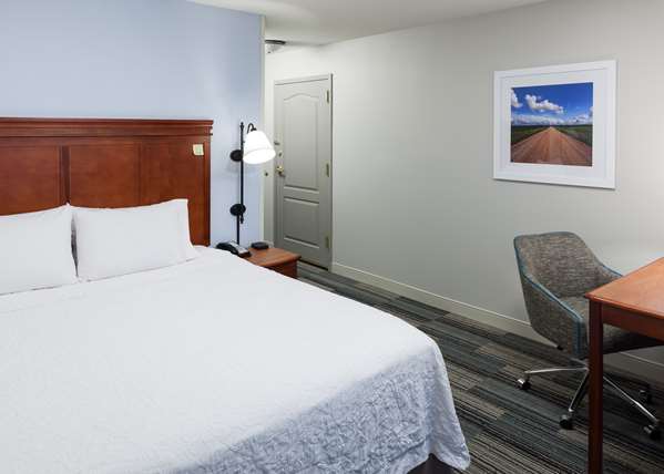  - Hampton Inn & Suites North Cedar Rapids