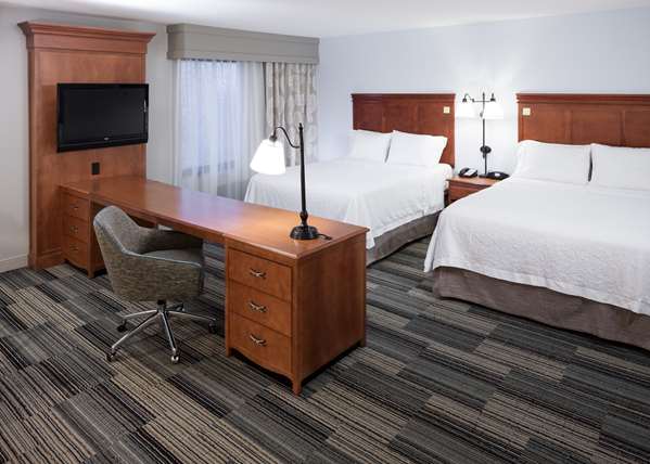  - Hampton Inn & Suites North Cedar Rapids