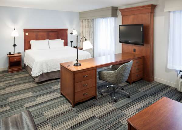  - Hampton Inn & Suites North Cedar Rapids