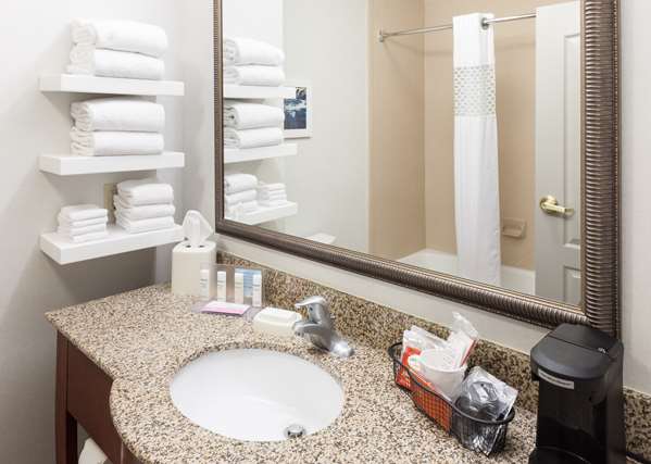  - Hampton Inn & Suites North Cedar Rapids