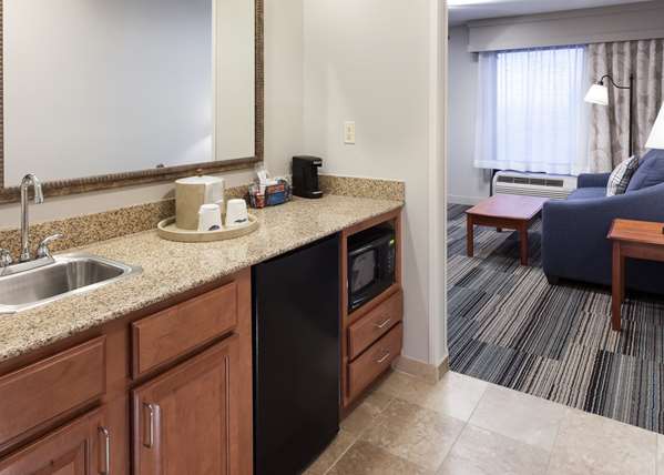  - Hampton Inn & Suites North Cedar Rapids
