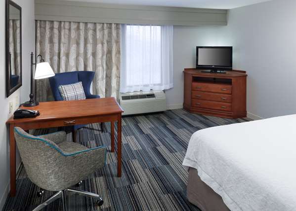  - Hampton Inn & Suites North Cedar Rapids