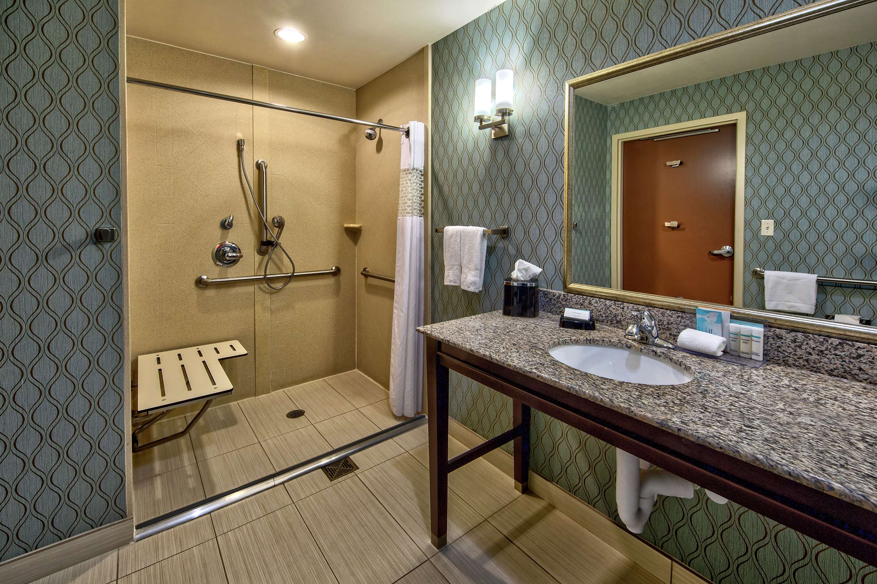 Guest room bath