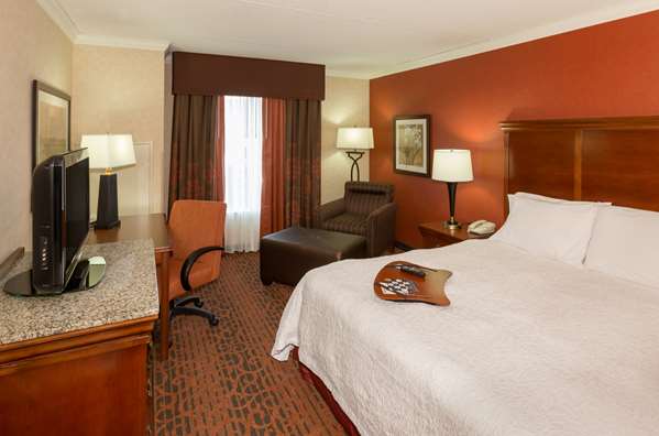  - Hampton Inn & Suites Beachwood - I-271, Exit 29