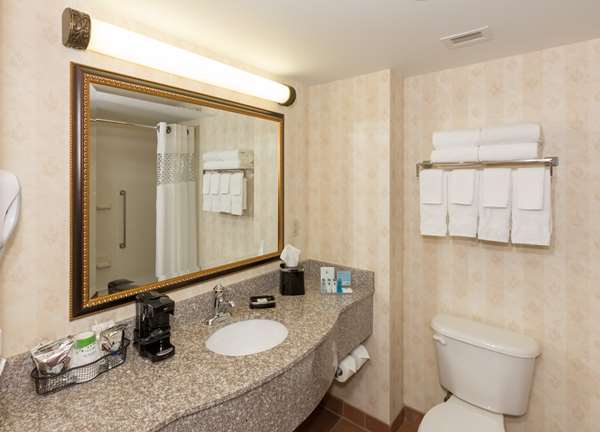  - Hampton Inn & Suites Beachwood - I-271, Exit 29