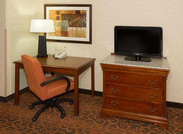  - Hampton Inn & Suites Beachwood - I-271, Exit 29