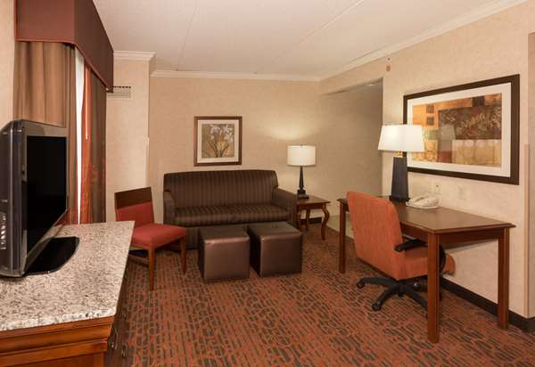  - Hampton Inn & Suites Beachwood - I-271, Exit 29